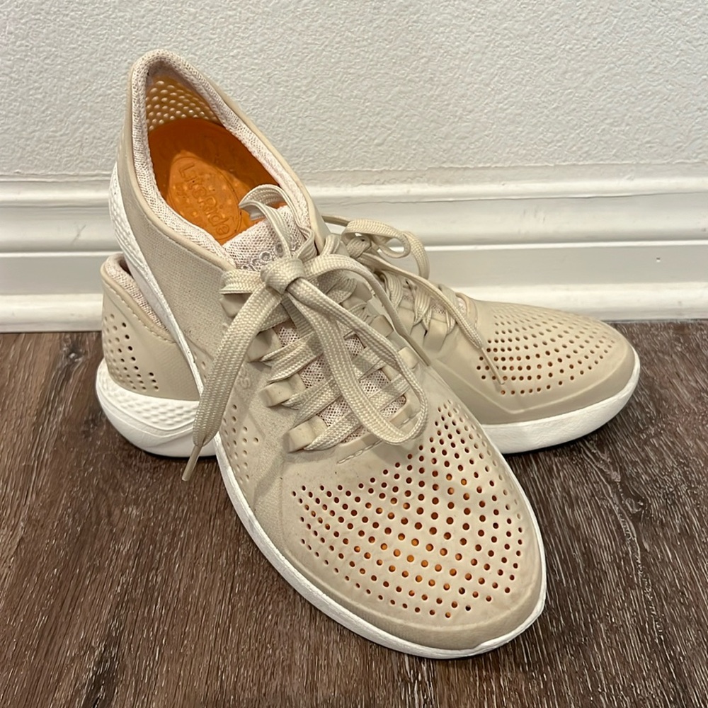 Crocs Women’s LiteRide Pacer Lace-Up Sneaker, Stucco